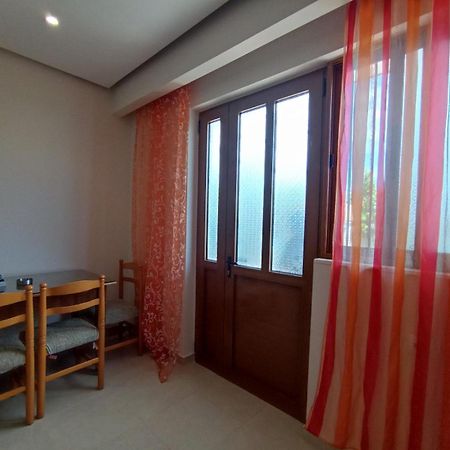 Achilles Apartments Saranda Oda fotoğraf