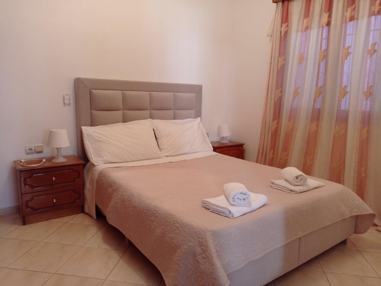 Achilles Apartments Saranda Oda fotoğraf